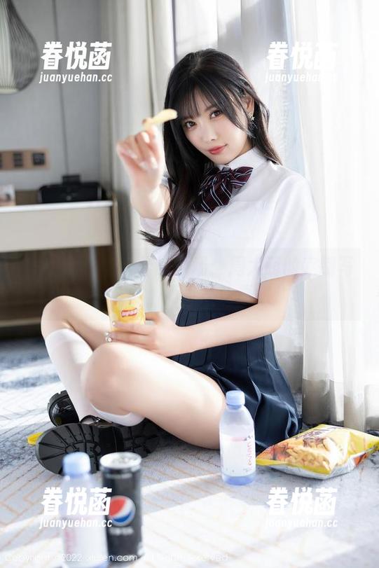 秀人网 - 不一样的职场：周大萌的定制写真，简直不认真