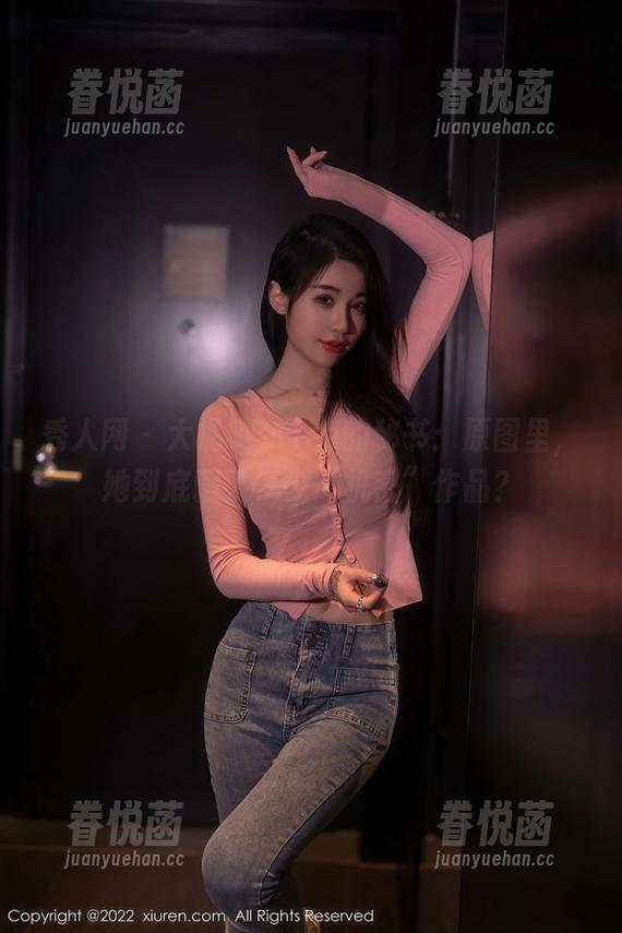 秀人网 - 大橘BBKira的秘书：原图里，她到底藏了多少“机密”作品？