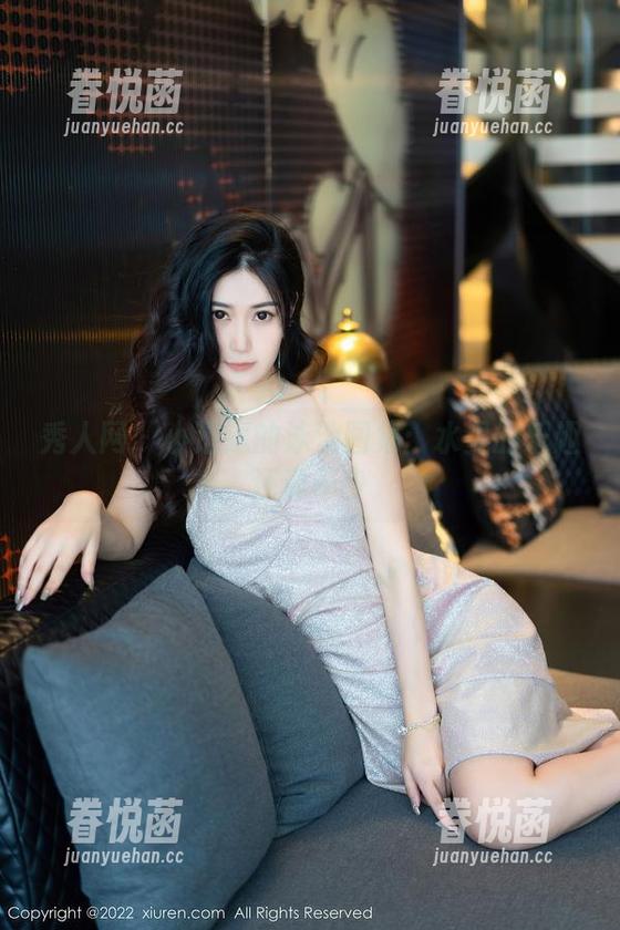 秀人网 - 小逗逗的泳池图集：水里的乐趣还真不少
