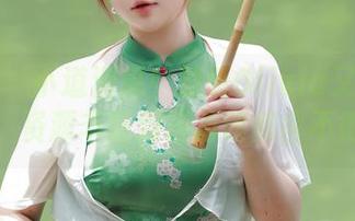 秀人网 – 小道消息！楚恬Olivia又出海边新作，资源丰富到连海鸥都舍不得走。