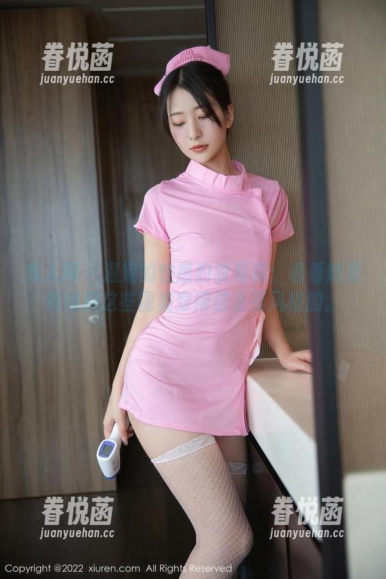 秀人网 - 温妮的性感豹纹写真：看看她是如何把这些图案穿得这么有风格的。