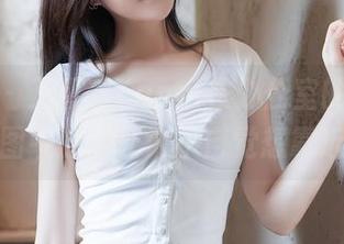 秀人网 – 王馨瑶Yanni在办公室的写真，原图中的她让人不自觉想靠近。