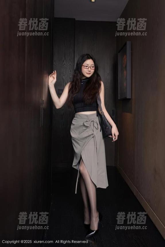 秀人网 - 兔女郎？黑麦子最新写真更新，原来是这种风格，心里默默评价，真有个性。