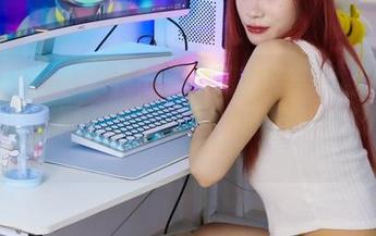 绮梦摄影 – 以凡的私房高跟鞋写真：一双鞋，两个脚，三倍自信，四分惨痛的代价…