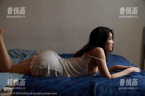 蜜桃社-Gina 蜜桃社 - Gina泳池全集:其实我只想翻翻水面上的倒影。