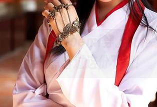蜜桃社 – 当萌美Moemi穿上女仆装，你绝对不想错过这份下载！