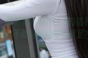 蜜桃社 – 韵莉娜VANILLA的福利时刻：你敢不敢看她的图集裸足？