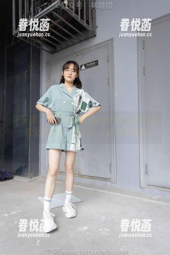 袜啵啵 - 下载小奶熊的vans帆布鞋合集，毫无抵抗力，真的让人想多看几眼。
