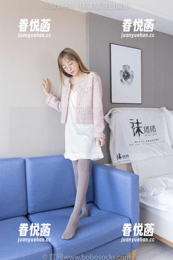 袜啵啵 - 熊熊的蓝色短袜——你们没看错，真的是“踩脏”，下载这部写真集，心里不得不咕哝几句。