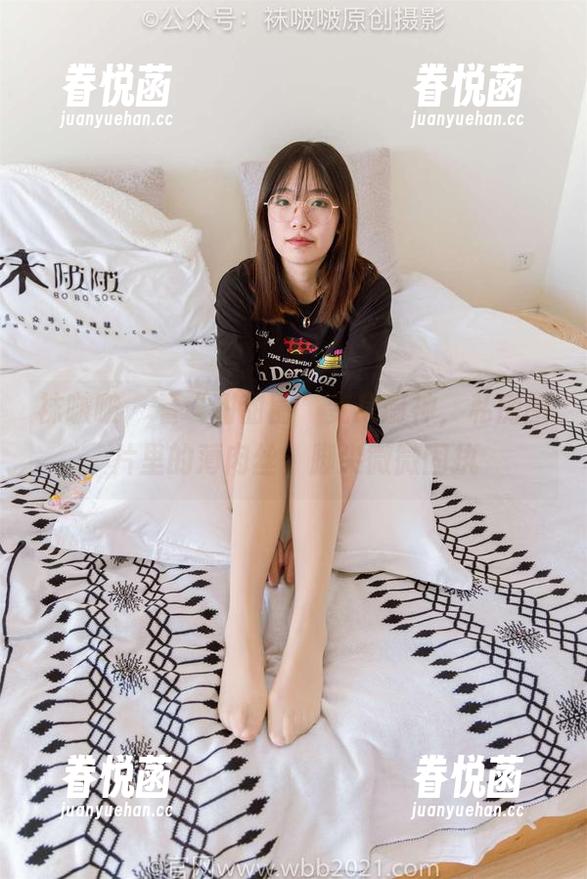 袜啵啵-甜甜圈 袜啵啵 - 看“甜甜圈”变身厨神,私房图片里的薄肉丝,脚尖微微固执