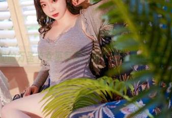 超皮皮皮奶的万圣节女巫写真：换个角度都透着点“邪魅”。