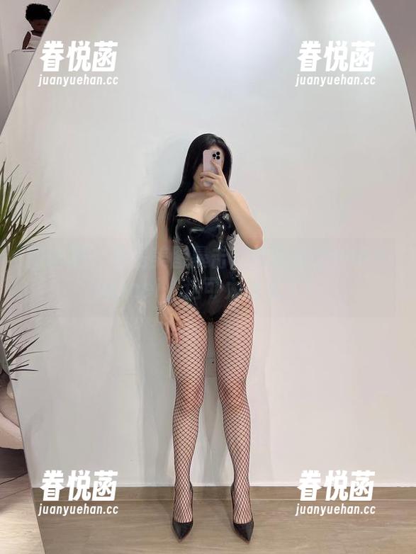 铁锤姐姐 微密圈 - 私房美图暴击:铁锤姐姐的绿色neinei,这可太抢镜了!