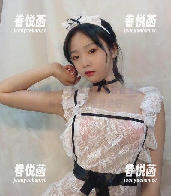 说真的，青水百合子露背毛衣合集的每一帧都是一种怪异地好