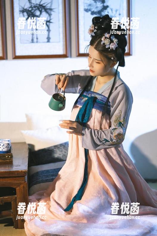 鹿八岁baby新作：透明兔女郎套图分享，豹纹控必入之选！
