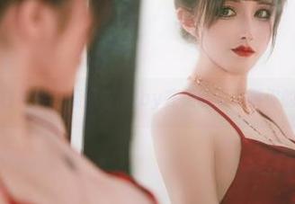 这一身白衬衫，鹿八岁baby在美图里颠覆你的期待！