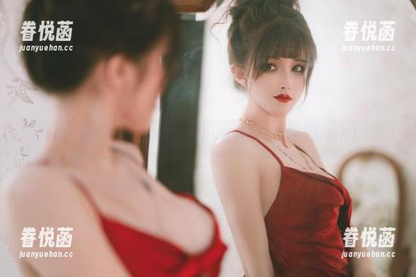 这一身白衬衫，鹿八岁baby在美图里颠覆你的期待！