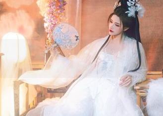 亲，等不及了？“鹿八岁baby”的宅家写真更新又来了，乐一乐。