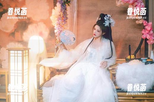 亲，等不及了？“鹿八岁baby”的宅家写真更新又来了，乐一乐。